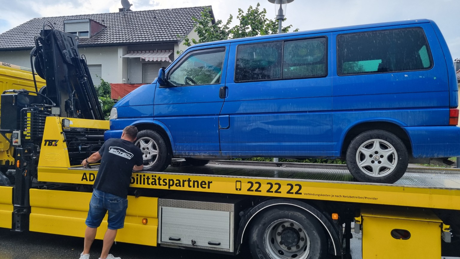 VW T4 auf dem Abschleppwagen