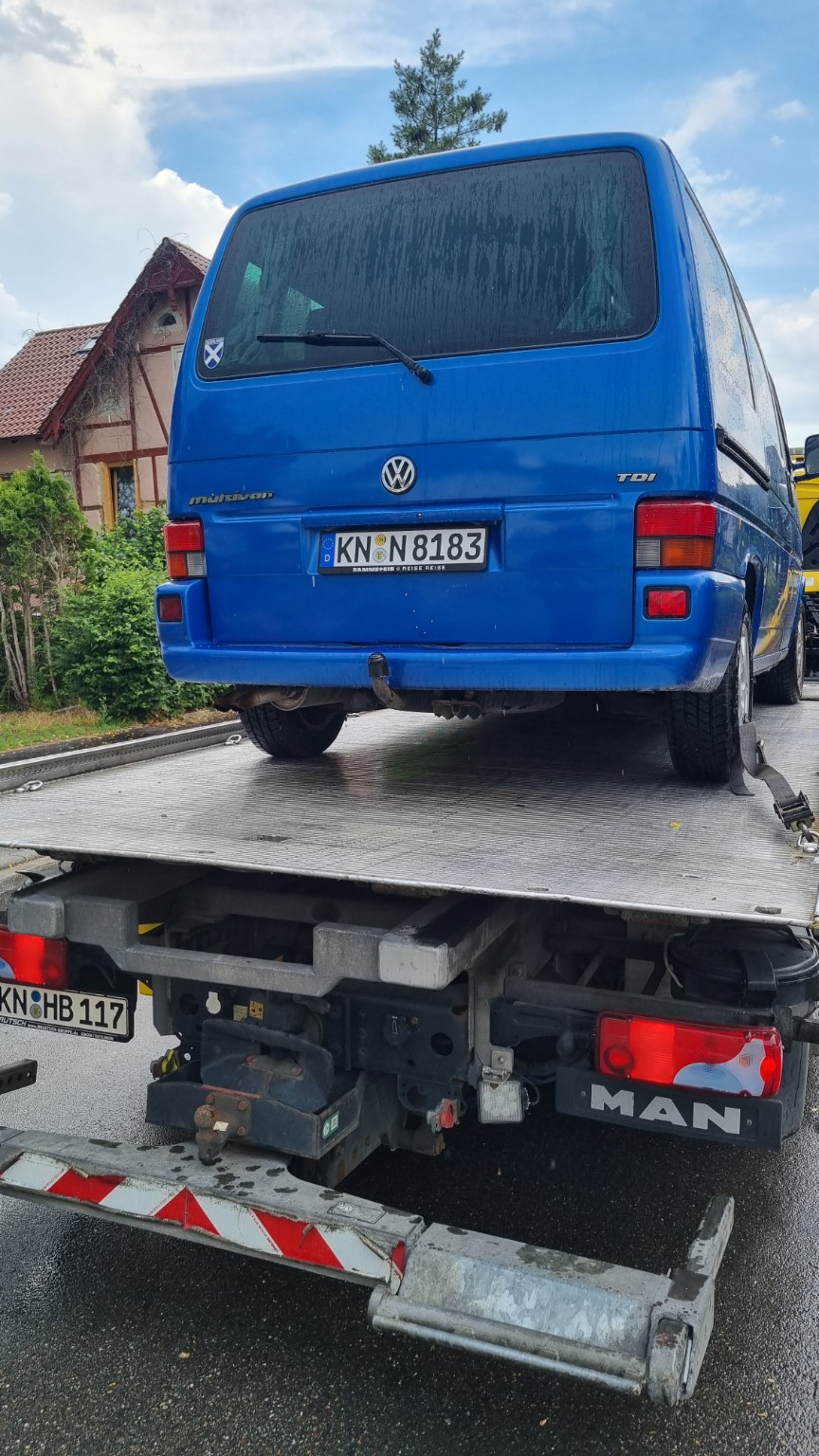 VW T4 auf Abschleppwagen von hinten