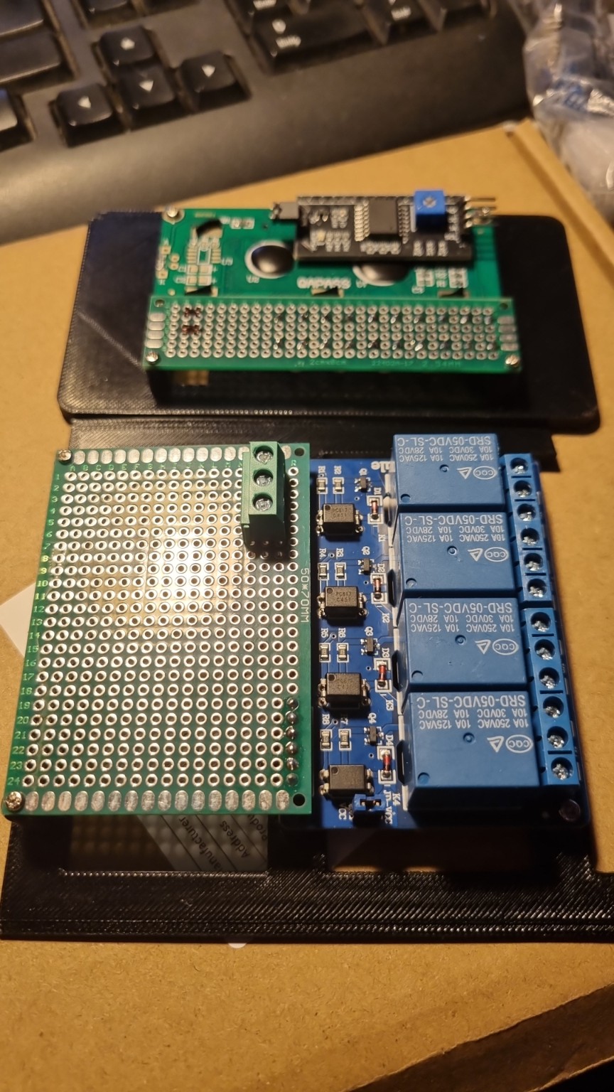 Elektronik und 3D-Druck-Gehäuse