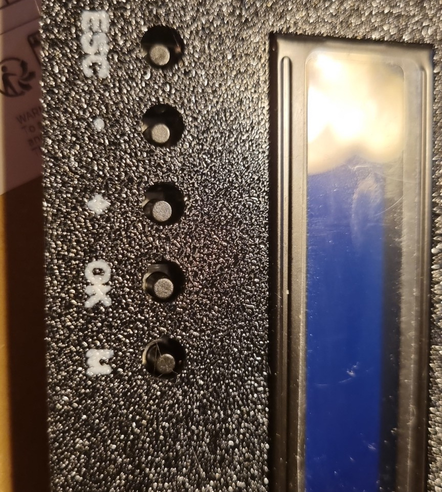 Frontpanel und Elektronik während der weiteren Entwicklung